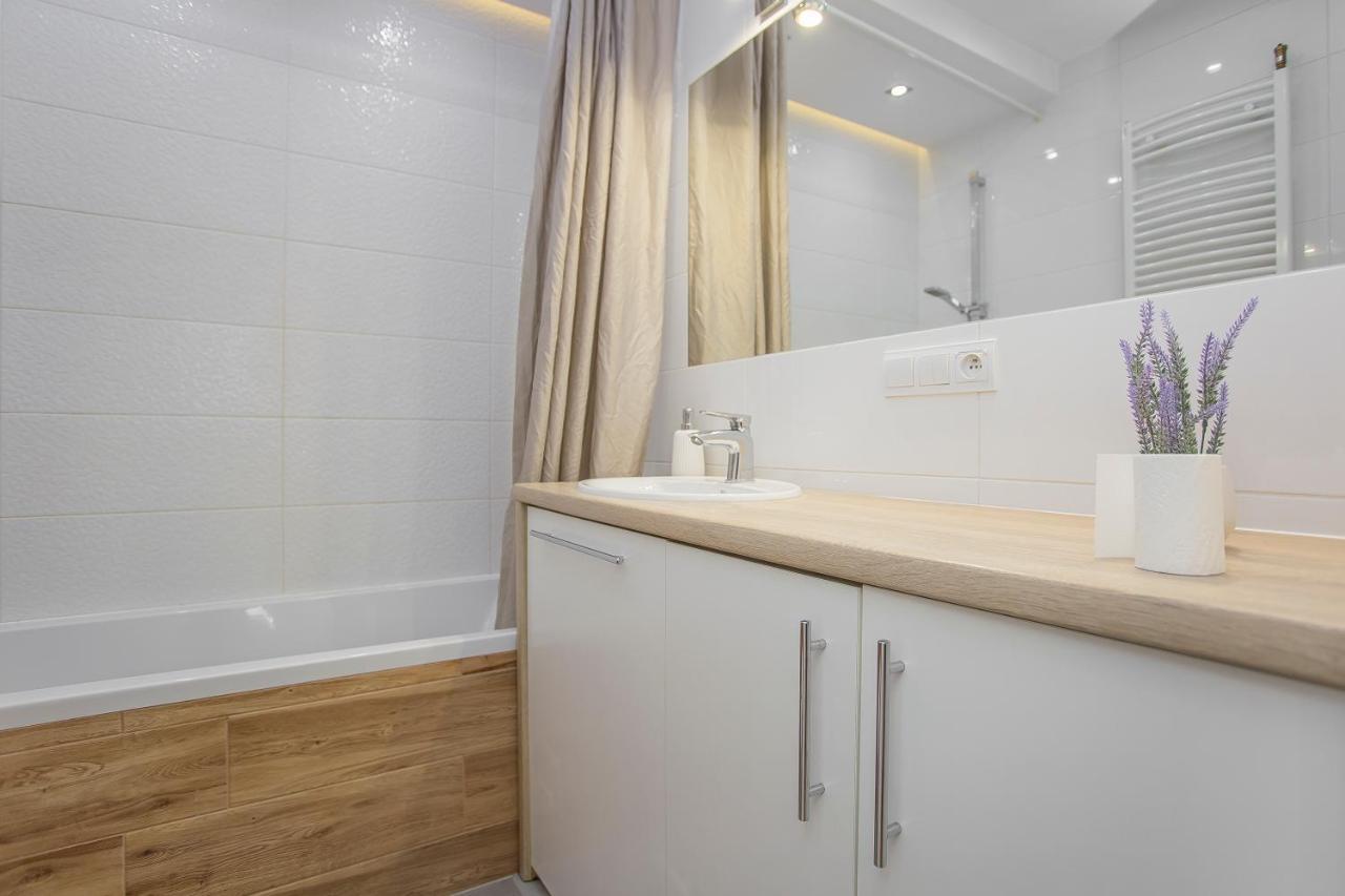 Urban Jungle Apartment In The City Center Белосток Экстерьер фото