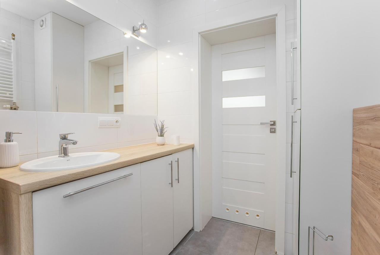 Urban Jungle Apartment In The City Center Белосток Экстерьер фото